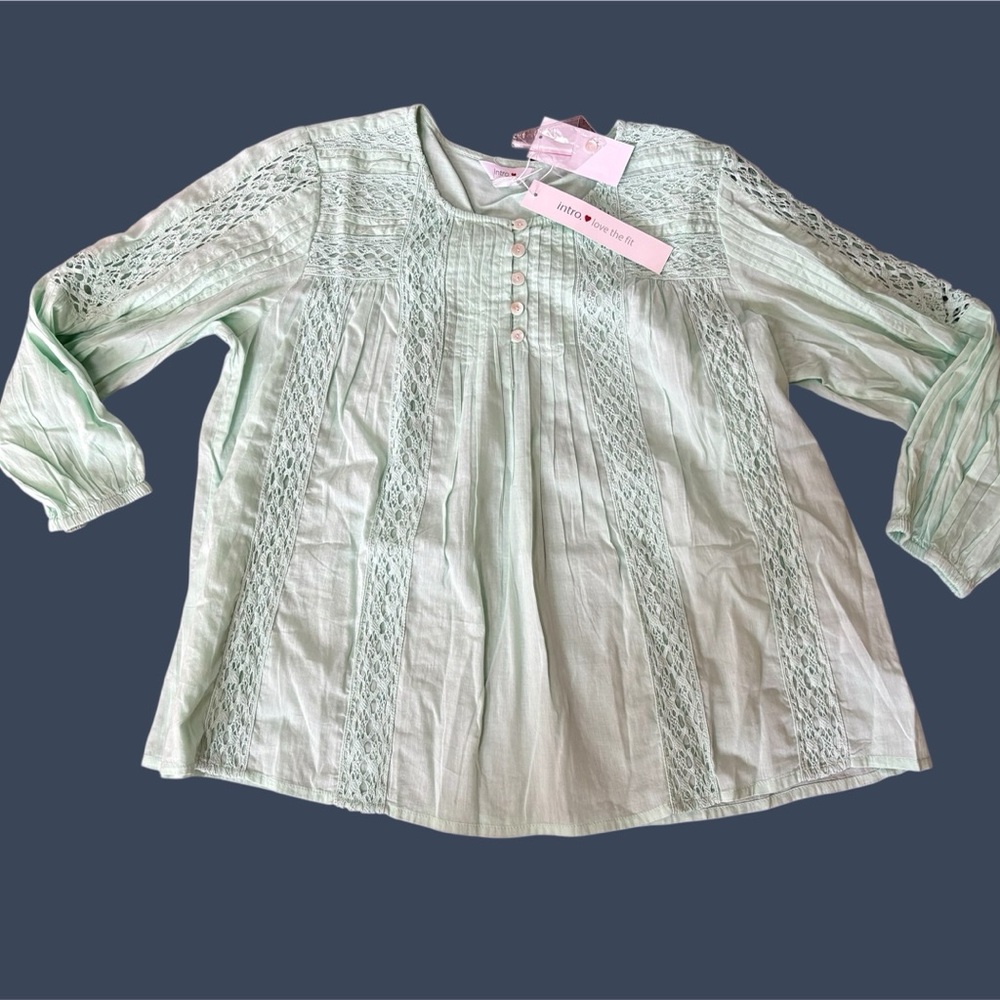 petite medium top by Intro NEW with tags, cotton woven mint green